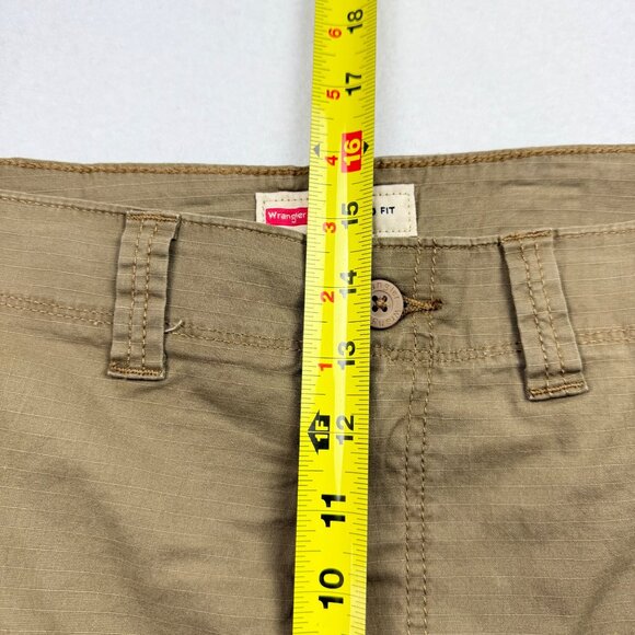Wrangler Men's Relaxed Fit Low Stretch Brown Cargo Shorts Size 48 Inseam 10" NWT - Picture 9 of 11